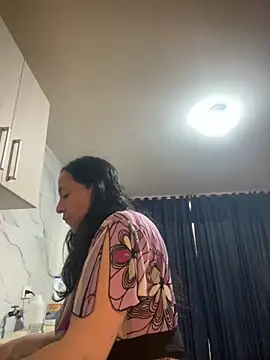 Freya Artemisa online show from 12.05.25