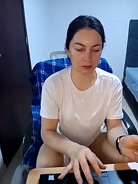 Snapshot of renata_hot1 chatting on 02.15.25 renata hot1 online show from 02.15.25