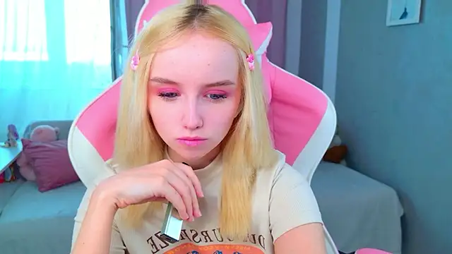 b4by LoL1 online show from 02.28.26