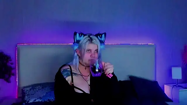 JoannLowe online show from 02.25.25