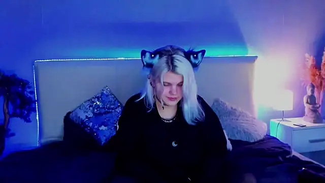 JoannLowe online show from 03.10.25