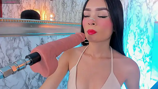 Snapshot of LYEN_RAE chatting on 01.11.25 LYEN RAE online show from 01.11.25