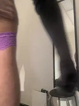 Snapshot of MiamiBang chatting on 01.04.25 MiamiBang online show from 01.04.25