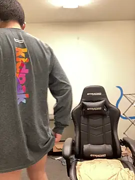 Snapshot of MiamiBang chatting on 02.21.25 MiamiBang online show from 02.21.25