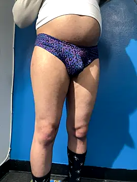 Snapshot of MiamiBang chatting on 10.22.25 MiamiBang online show from 10.22.25