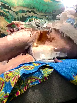 Snapshot of MiamiBang chatting on 10.23.25 MiamiBang online show from 10.23.25