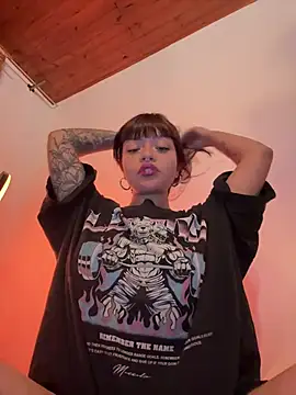 Snapshot of Ashley_Chriss chatting on 12.28.24 Ashley Chriss online show from 12.28.24