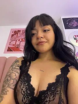 Snapshot of Ashley_Chriss chatting on 12.04.25 Ashley Chriss online show from 12.04.25