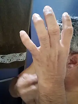 Snapshot of gordonunes chatting on 12.22.25 gordonunes online show from 12.22.25