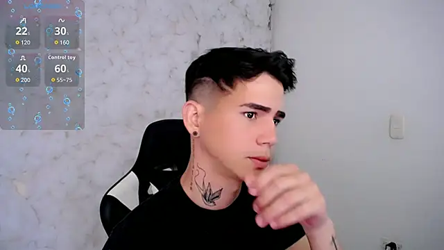 Snapshot of Tayson_Rivers chatting on 10.30.25 Tayson Rivers online show from 10.30.25