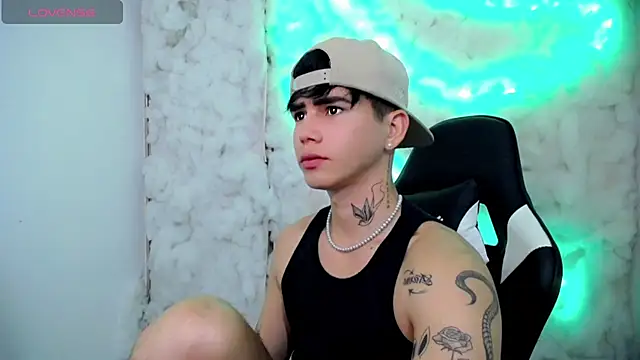 Snapshot of Tayson_Rivers chatting on 11.30.25 Tayson Rivers online show from 11.30.25