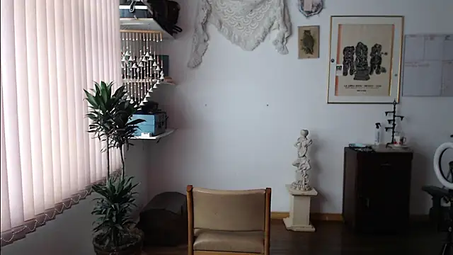 Siriss boyrag online show from 10.18.25