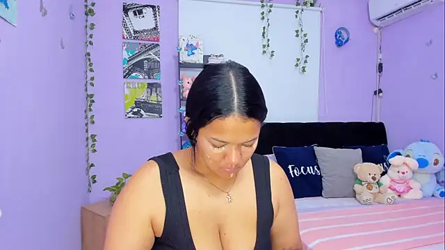 Snapshot of sara_mendez2 chatting on 02.11.25 sara mendez2 online show from 02.11.25