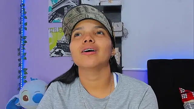 Snapshot of sara_mendez2 chatting on 02.20.25 sara mendez2 online show from 02.20.25