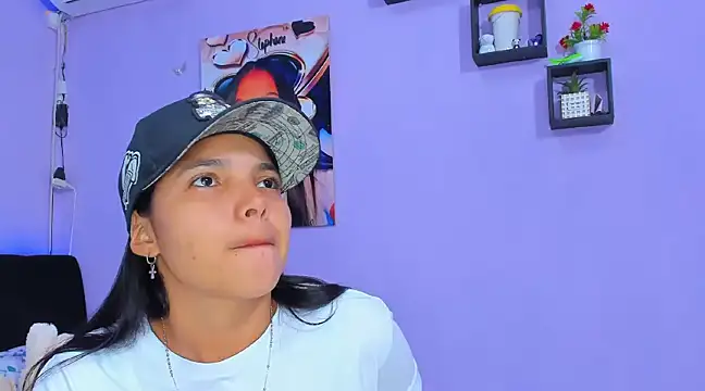 Snapshot of sara_mendez2 chatting on 02.28.25 sara mendez2 online show from 02.28.25