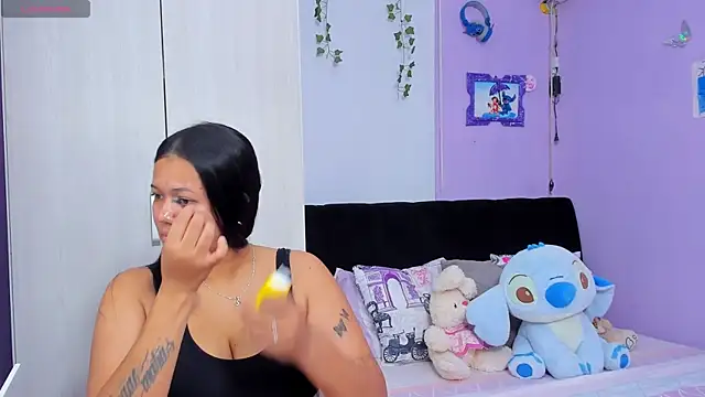 Snapshot of sara_mendez2 chatting on 09.15.25 sara mendez2 online show from 09.15.25