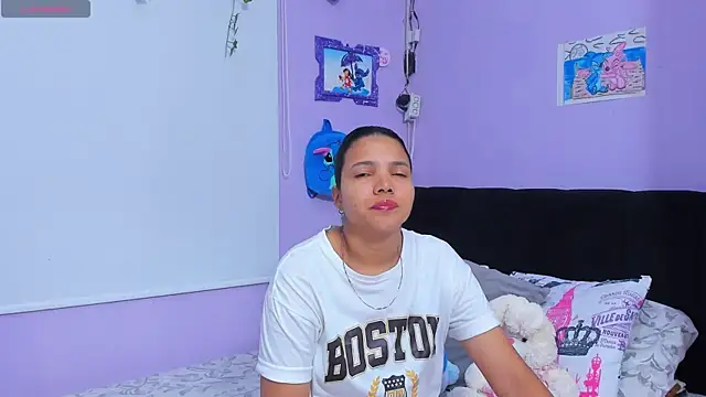 Snapshot of sara_mendez2 chatting on 10.04.25 sara mendez2 online show from 10.04.25