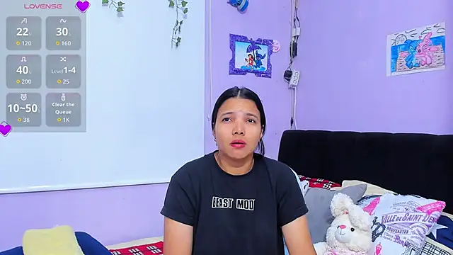 Snapshot of sara_mendez2 chatting on 10.14.25 sara mendez2 online show from 10.14.25