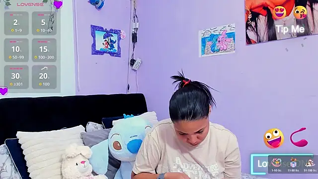 Snapshot of sara_mendez2 chatting on 11.15.25 sara mendez2 online show from 11.15.25