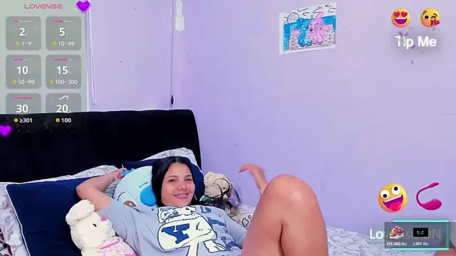 Snapshot of sara_mendez2 chatting on 11.20.25 sara mendez2 online show from 11.20.25