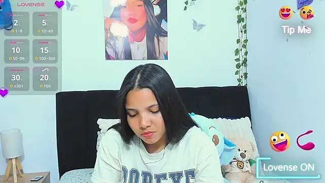 Snapshot of sara_mendez2 chatting on 11.28.25 sara mendez2 online show from 11.28.25