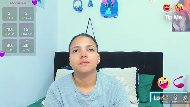 Snapshot of sara_mendez2 chatting on 12.14.25 sara mendez2 online show from 12.14.25