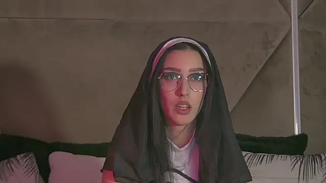 Snapshot of AishaHummer chatting on 10.31.25 AishaHummer online show from 10.31.25