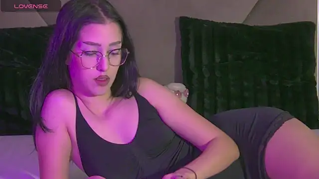 Snapshot of AishaHummer chatting on 11.19.25 AishaHummer online show from 11.19.25