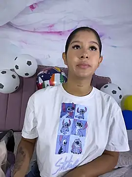Snapshot of Aida_moreno chatting on 06.23.26 Aida moreno online show from 06.23.26