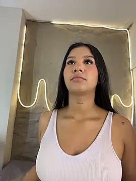 Snapshot of Aida_moreno chatting on 06.29.26 Aida moreno online show from 06.29.26