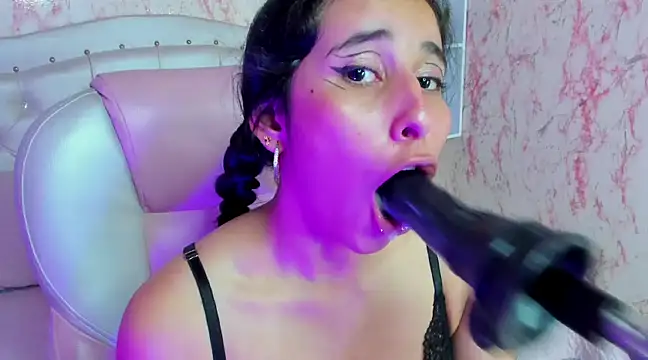 VICTORIA HOUSTON online show from 02.25.25