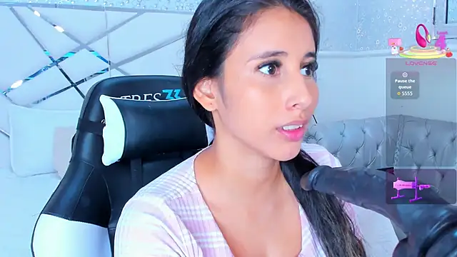 VICTORIA HOUSTON online show from 12.16.25