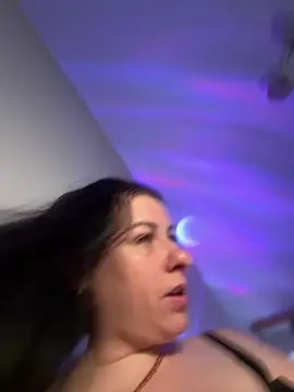 Evelinia online show from 10.21.25