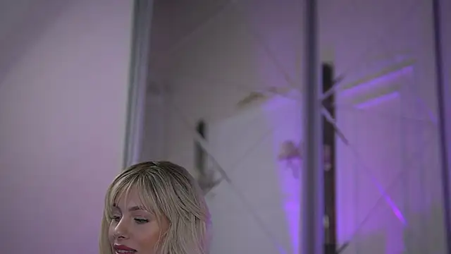 Snapshot of AdelineKing chatting on 03.03.25 AdelineKing online show from 03.03.25