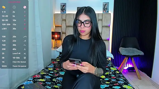 little sophie18 online show from 11.16.25