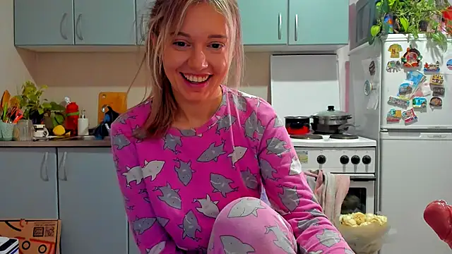 foxy blond online show from 11.07.25