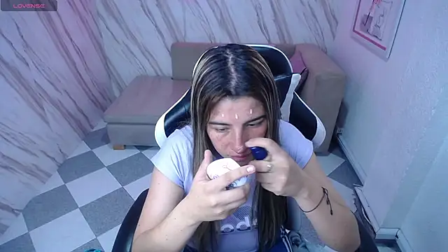 Snapshot of Valerie_b chatting on 01.28.25 Valerie b online show from 01.28.25