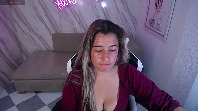 Snapshot of Valerie_b chatting on 02.15.25 Valerie b online show from 02.15.25