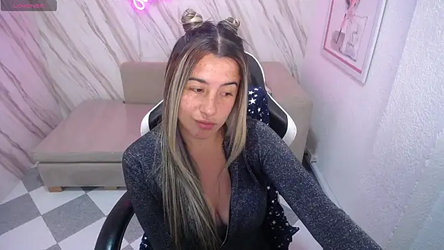 Snapshot of Valerie_b chatting on 02.18.25 Valerie b online show from 02.18.25