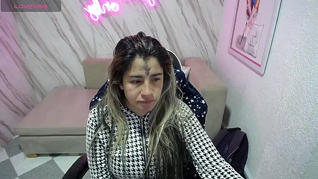 Snapshot of Valerie_b chatting on 03.06.25 Valerie b online show from 03.06.25