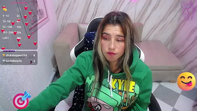 Snapshot of Valerie_b chatting on 03.12.25 Valerie b online show from 03.12.25