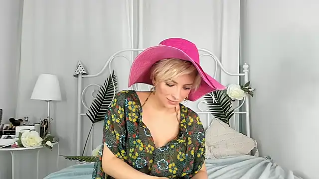 SakuFox online show from 02.12.25