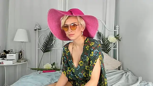 SakuFox online show from 11.20.25