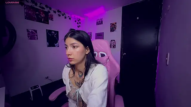 Snapshot of cami_mila9 chatting on 04.06.26 cami mila9 online show from 04.06.26