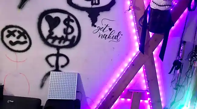 KRYZTALYNXXX online show from 12.24.24