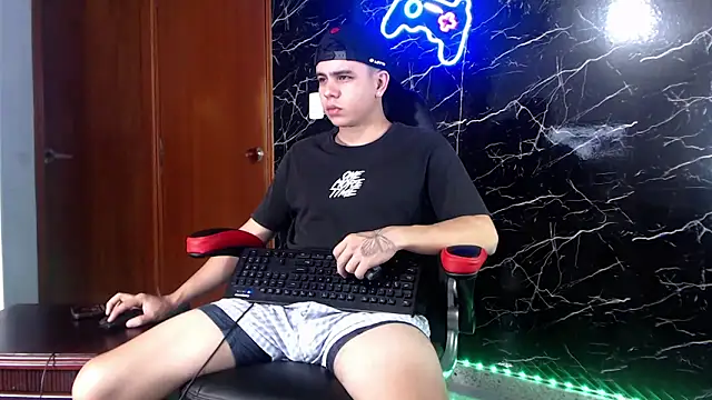 Snapshot of maty_hardx chatting on 12.04.24 maty hardx online show from 12.04.24