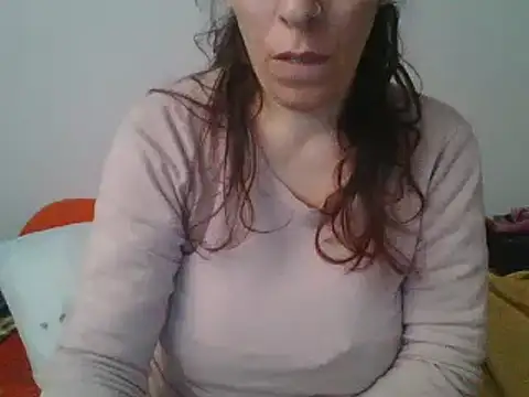 Snapshot of hairygirl80 chatting on 12.11.24 hairygirl80 online show from 12.11.24