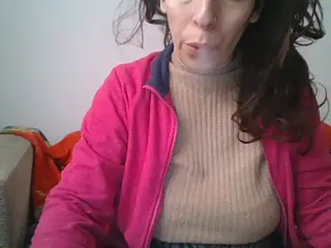 Snapshot of hairygirl80 chatting on 02.18.25 hairygirl80 online show from 02.18.25