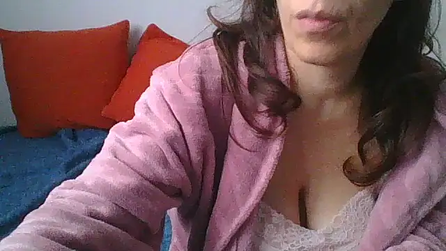 Snapshot of hairygirl80 chatting on 10.10.25 hairygirl80 online show from 10.10.25