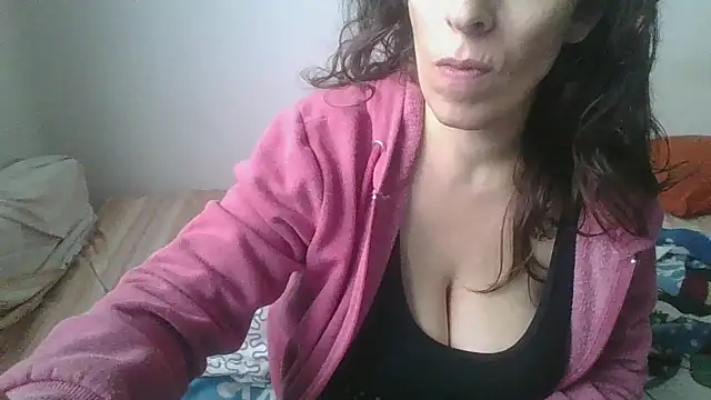 Snapshot of hairygirl80 chatting on 10.15.25 hairygirl80 online show from 10.15.25